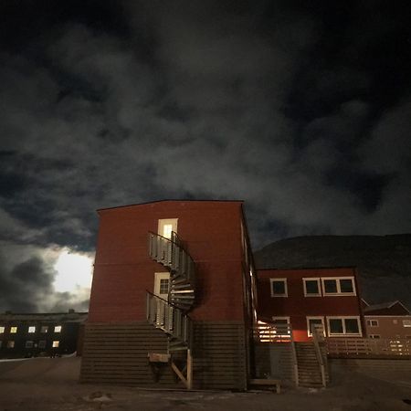 Haugen Pensjonat Svalbard Longyearbyen Buitenkant foto