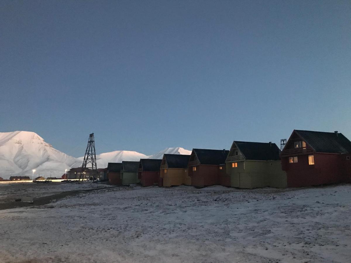Haugen Pensjonat Svalbard Longyearbyen Buitenkant foto