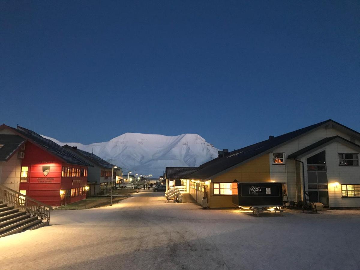 Haugen Pensjonat Svalbard Longyearbyen Buitenkant foto