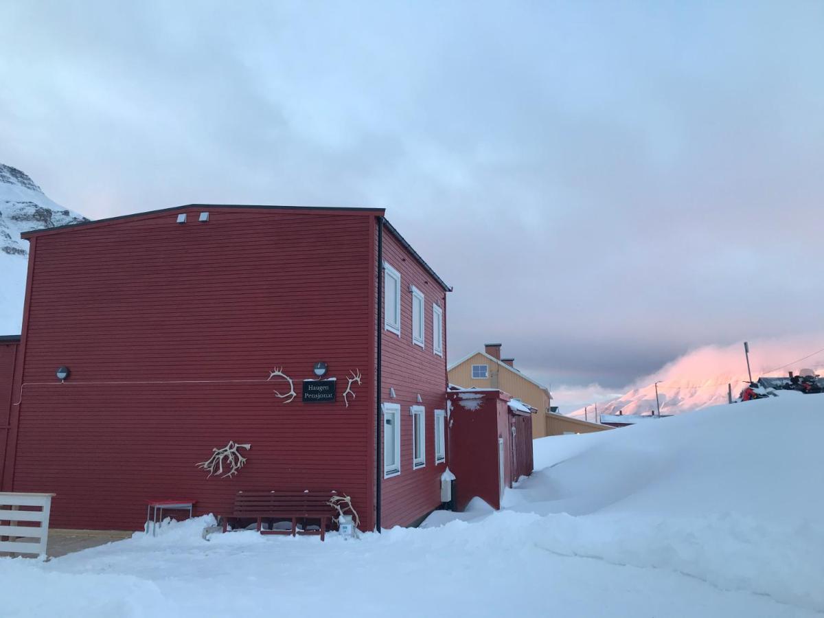 Haugen Pensjonat Svalbard Longyearbyen Buitenkant foto