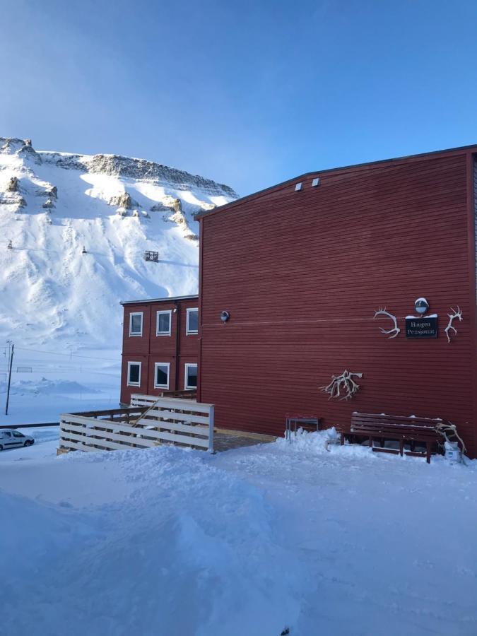 Haugen Pensjonat Svalbard Longyearbyen Buitenkant foto