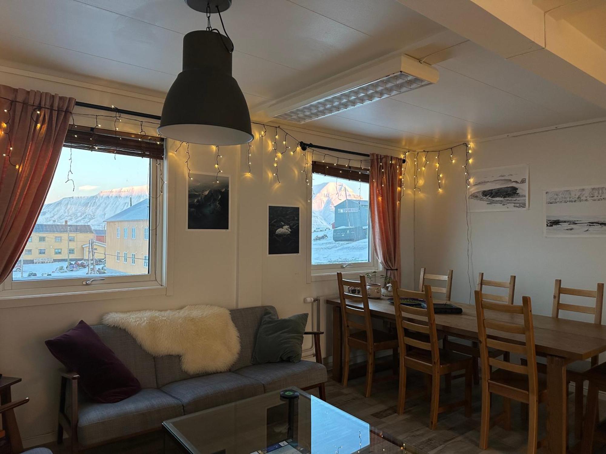 Haugen Pensjonat Svalbard Longyearbyen Buitenkant foto