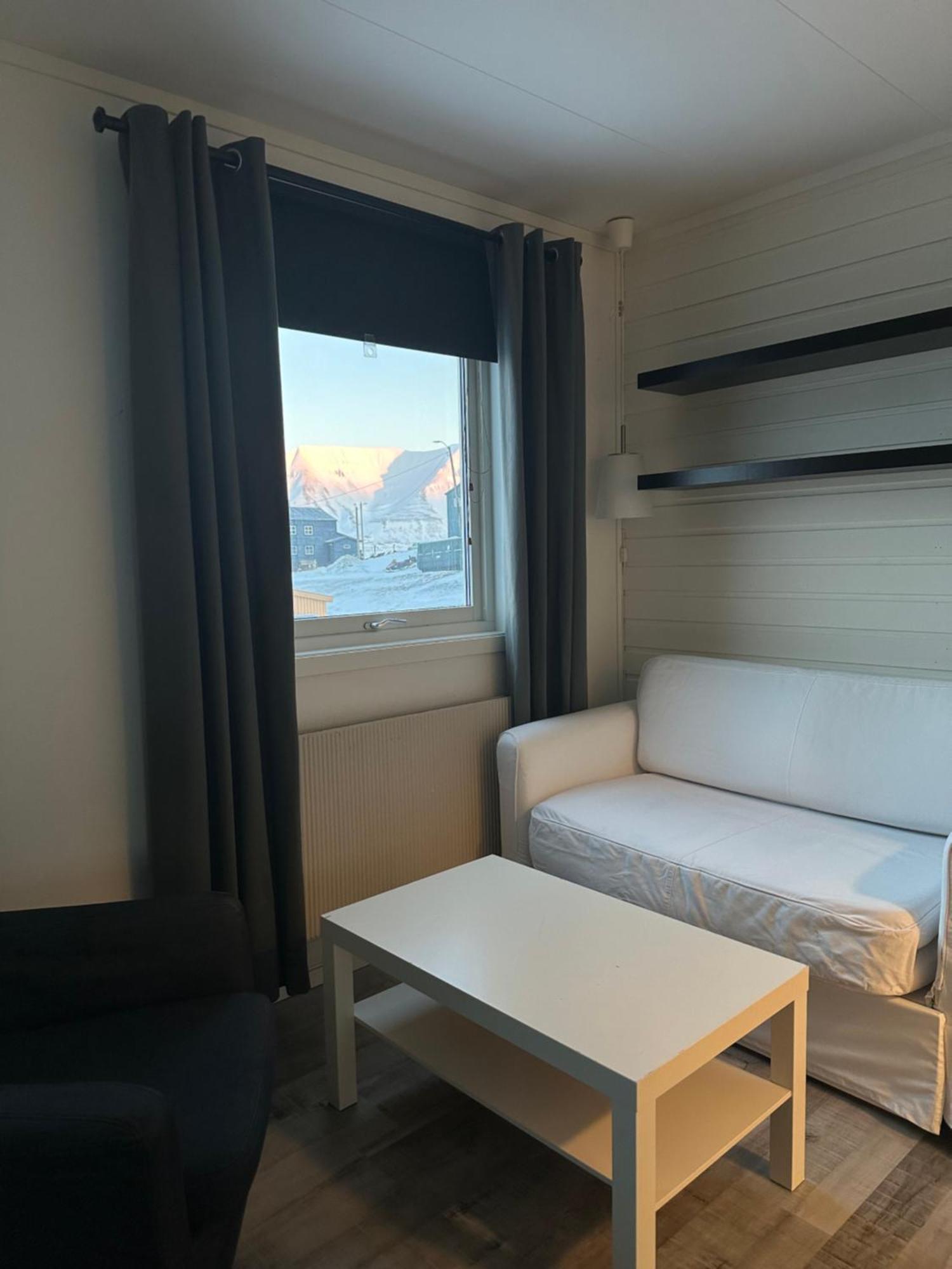 Haugen Pensjonat Svalbard Longyearbyen Buitenkant foto