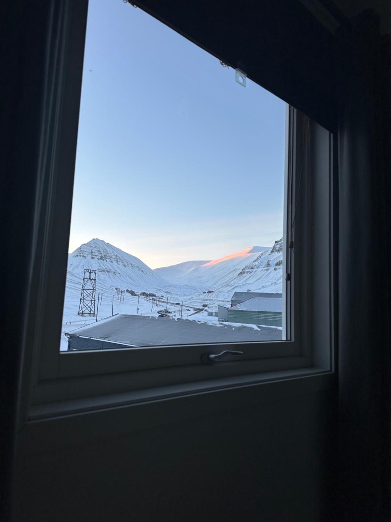 Haugen Pensjonat Svalbard Longyearbyen Buitenkant foto