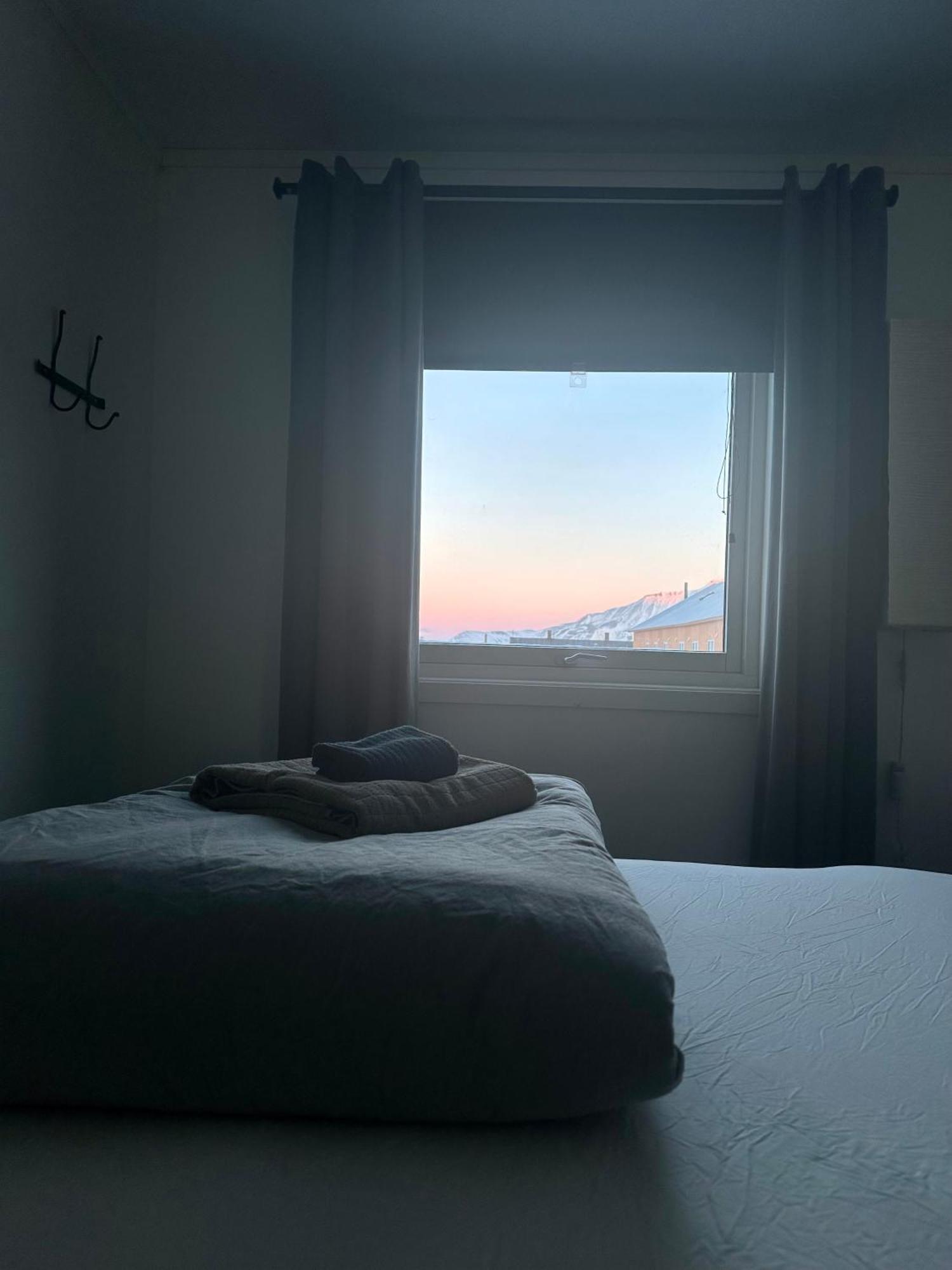 Haugen Pensjonat Svalbard Longyearbyen Buitenkant foto