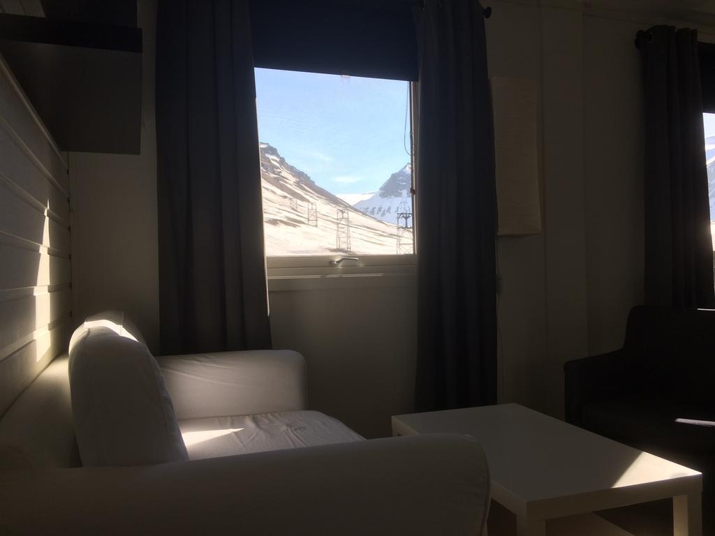 Haugen Pensjonat Svalbard Longyearbyen Buitenkant foto