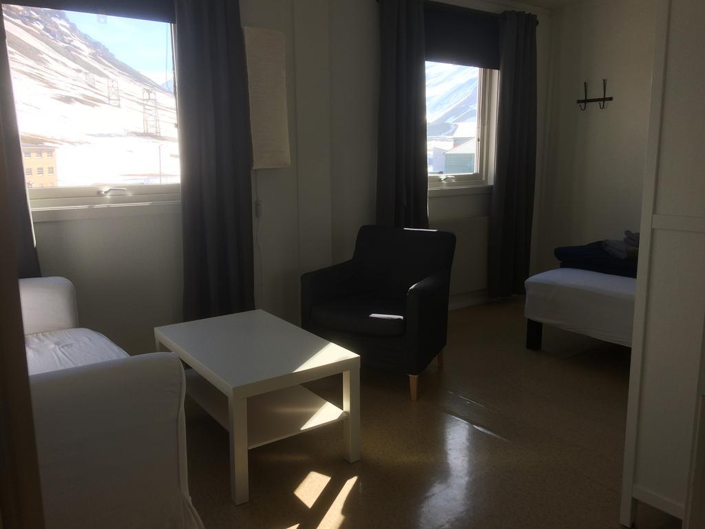 Haugen Pensjonat Svalbard Longyearbyen Buitenkant foto